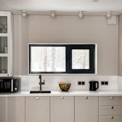 Коттедж улучшенный с видом на озеро