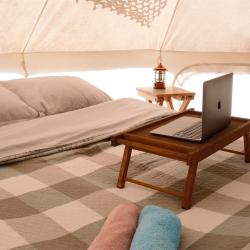Шатёр комфорт Gateway Tent nestled in a garden (общие удобства на территории)