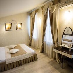 Номер люкс улучшенный с 1 двуспальной кроватью