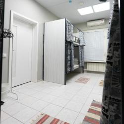 Кровать в 8-местном общем номере