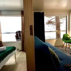 Домик у озера