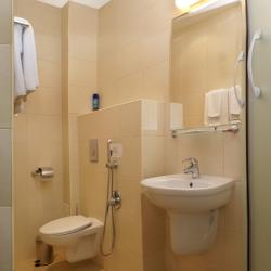 Номер стандарт с 2 односпальными кроватями (мансарда)