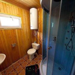 Комната стандарт с 1 двуспальной и 1 двухъярусной кроватью