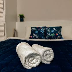 Фото Апартаменты на набережной Ярыгинская 15