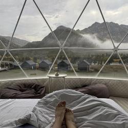 Сферы с видом на Катунь и горы