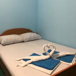 Комната стандарт с 1 односпальной и 1 двуспальной кроватью