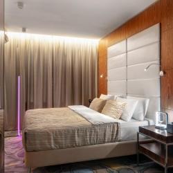 Фото V hotel & Rooftop lounge (В отель)