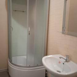 Кровать в общем улучшенном номере (общие удобства)