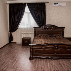 Номер полулюкс с 1 двуспальной кроватью