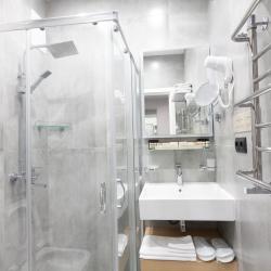 Номер стандарт с 1 двуспальной кроватью c видом на горы