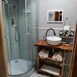 Коттедж стандарт с 2 двуспальными кроватями