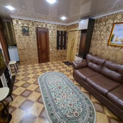 Номер люкс семейный с 1 односпальной и 1 двуспальной кроватью