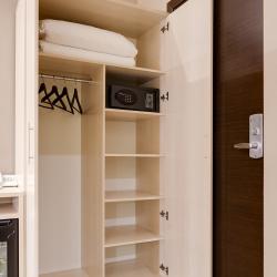 Леон Спа — b54d50ffb4ef91db26aed8652dc1be57