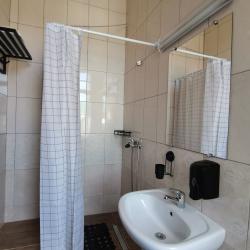 Комната семейная с 2 односпальными кроватями и 1 двухъярусной кроватью №7