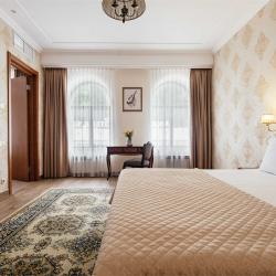 2-комнатный номер люкс с джакузи без балкона (главный корпус)