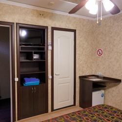 Номер эконом стандарт с 1 двуспальной кроватью