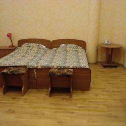 Номер стандарт семейный с 2 односпальными и 1 двуспальной кроватью