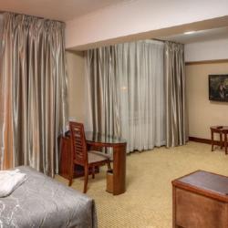 Номер люкс с 2 односпальными кроватями