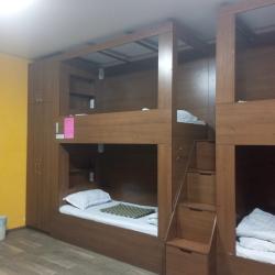 Кровать в 8-местном общем мужском номере