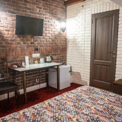 Номер стандарт улучшенный с 1 двуспальной кроватью (мансарда)