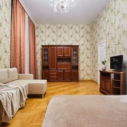 Фото Отель FlatStay Невский 170 | Трешка в центре с эркером и высокими потолками