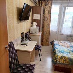 Номер стандарт с 1 двуспальной кроватью и диваном