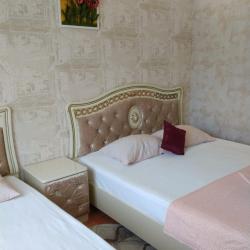 Комната комфорт с 2 односпальными и 1 двуспальной кроватью