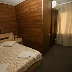 Номер стандарт с 1 двуспальной кроватью