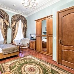 Комната стандарт с 1 двуспальной кроватью и видом на Фонтанку