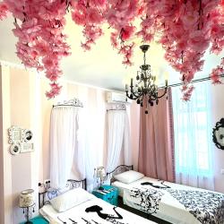 Кровать в 3-местном общем женском номере Одри