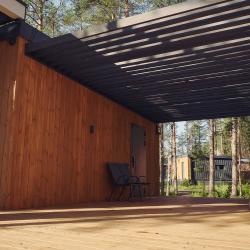 Коттедж улучшенный с общей террасой и видом на лес