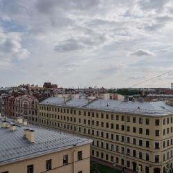 Номер полулюкс с 1 двуспальной кроватью с террасой (вид на город)