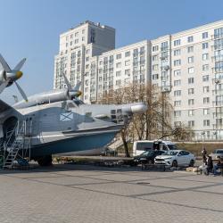 Кровать в 8-местном общем женском номере