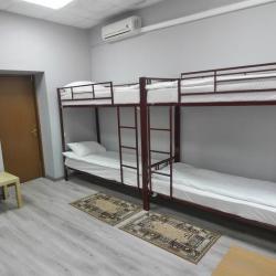 Кровать в 10-местном мужском номере