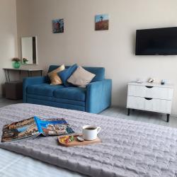Фото Апартаменты Home inn (Хоум инн) на улице Николая Ростовцева 24