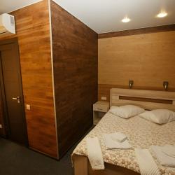 Номер стандарт с 1 двуспальной кроватью