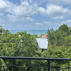 1-комнатный номер полулюкс комфорт с 1 односпальной и 1 двуспальной кроватью (мансарда)