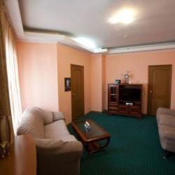 Номер полулюкс с 1 двуспальной кроватью