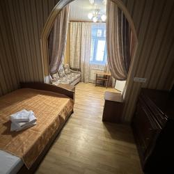 Номер стандарт с 1 двуспальной кроватью и диваном