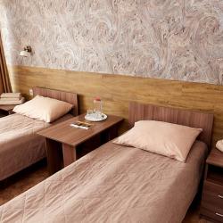 Номер стандарт с 2 односпальными кроватями с балконом