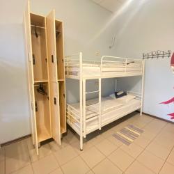 Кровать в 6-местном общем мужском номере