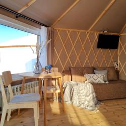 4-местный коттедж улучшенный с 2 односпальными кроватями