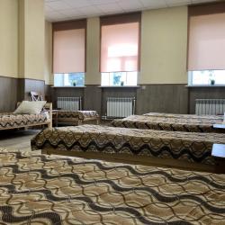 Кровать в 6-местном общем номере