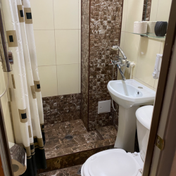 Комната с 1 двуспальной и 1 двухъярусной кроватью