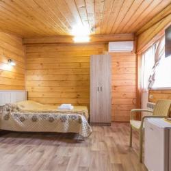 Номер стандарт с 1 односпальной и 1 двуспальной кроватью