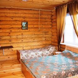 Номер стандарт с 1 односпальной и 1 двуспальной кроватью
