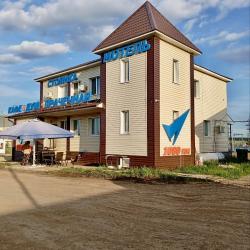 Номер люкс с 3 односпальными и 1 двуспальной кроватью