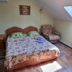 Номер стандарт семейный с 1 односпальной и 1 двуспальной кроватью