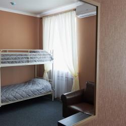 Номер стандарт семейный с двухъярусной кроватью и диваном (12)