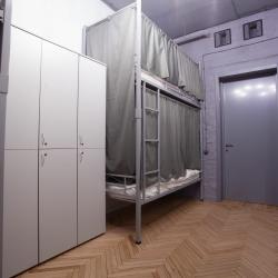 Кровать в 6-местном общем мужском номере